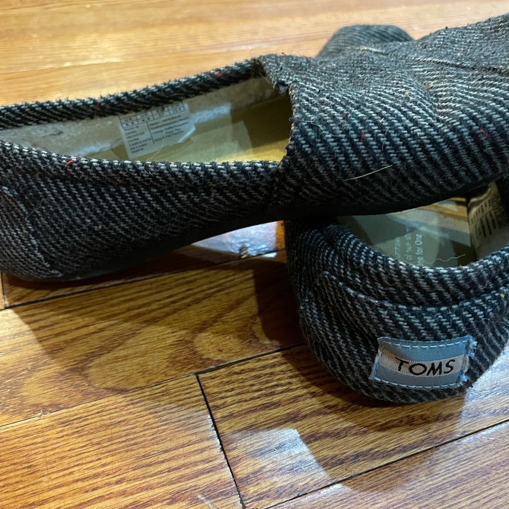 TOMS flats black.